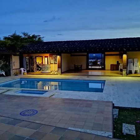 Hostal Hollywood Inn Ριονέγρο Εξωτερικό φωτογραφία
