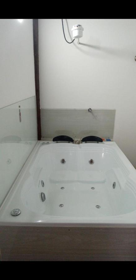Hostal Hollywood Inn Ριονέγρο Εξωτερικό φωτογραφία