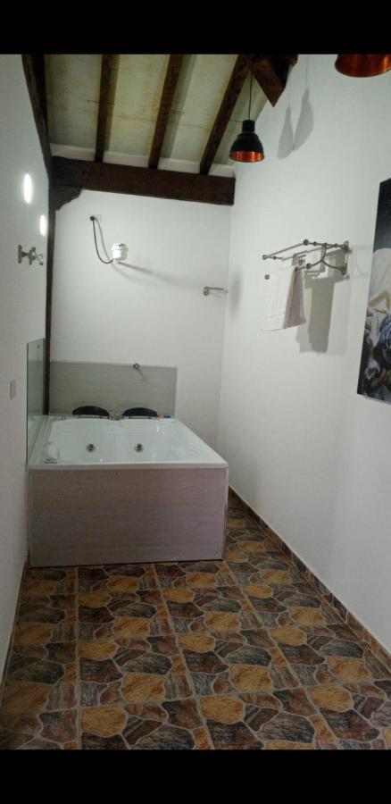 Hostal Hollywood Inn Ριονέγρο Εξωτερικό φωτογραφία
