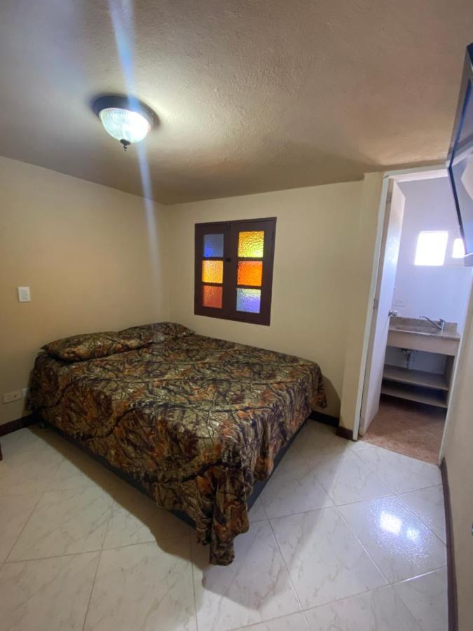 Hostal Hollywood Inn Ριονέγρο Εξωτερικό φωτογραφία