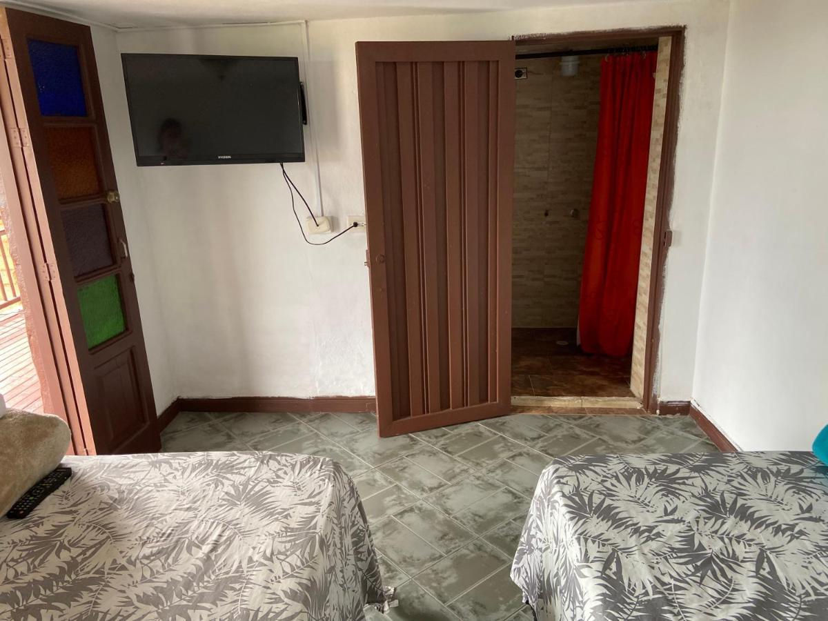 Hostal Hollywood Inn Ριονέγρο Εξωτερικό φωτογραφία