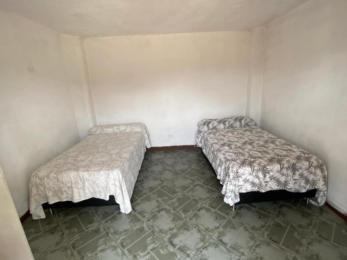 Hostal Hollywood Inn Ριονέγρο Εξωτερικό φωτογραφία