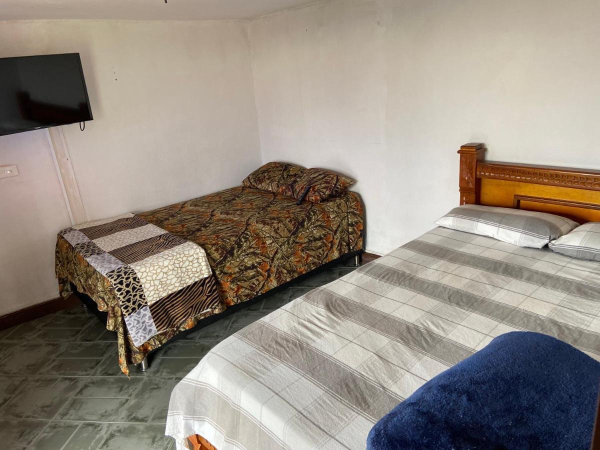 Hostal Hollywood Inn Ριονέγρο Εξωτερικό φωτογραφία