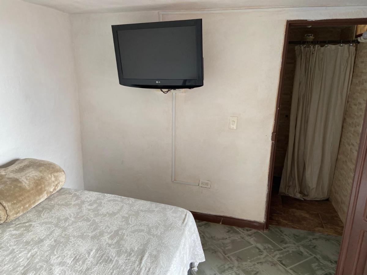 Hostal Hollywood Inn Ριονέγρο Εξωτερικό φωτογραφία