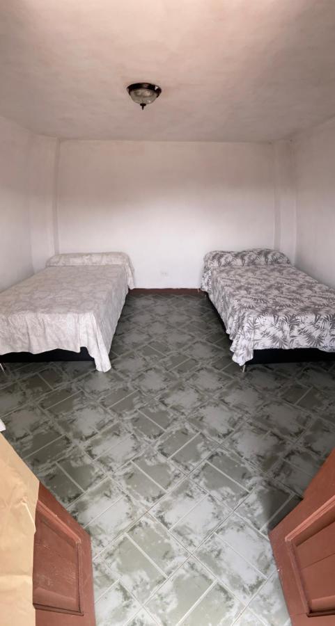 Hostal Hollywood Inn Ριονέγρο Εξωτερικό φωτογραφία