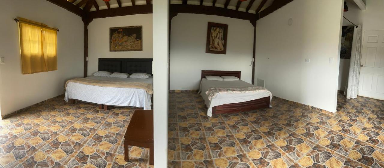 Hostal Hollywood Inn Ριονέγρο Εξωτερικό φωτογραφία