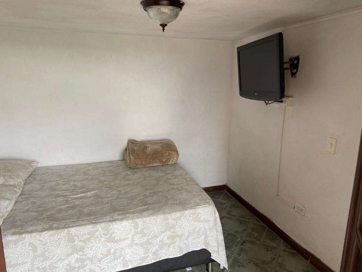 Hostal Hollywood Inn Ριονέγρο Εξωτερικό φωτογραφία